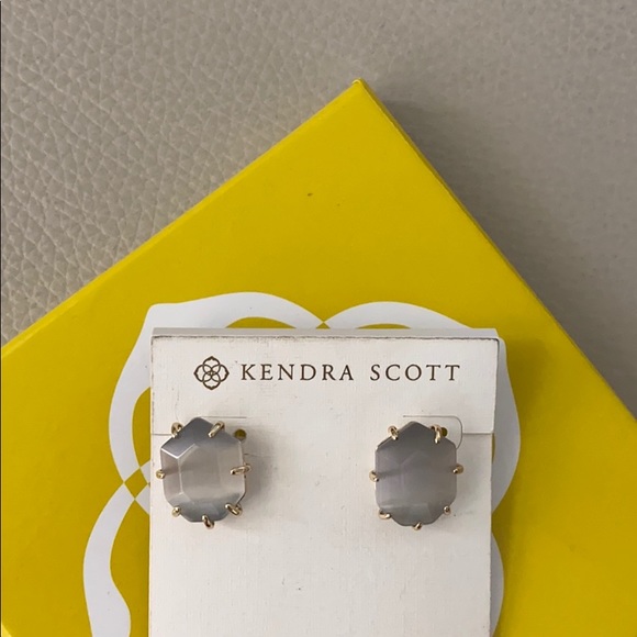 Kendra Scott Jewelry - Kendra Scott Morgan Stud earrings
